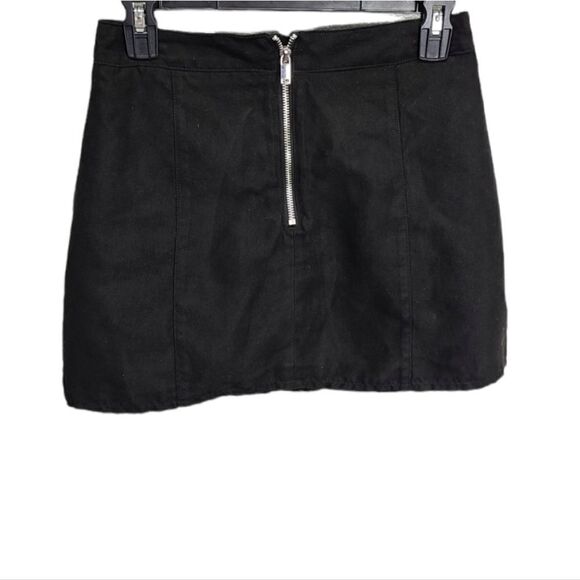 H&M Dresses & Skirts - H&M Devided Black Mini Skirt Size 6‎